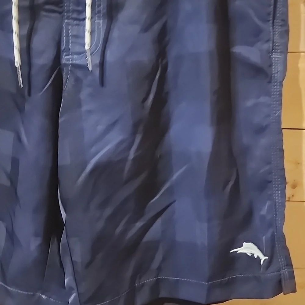 Tommy Bahama Swim Trunks Size Medium NWT